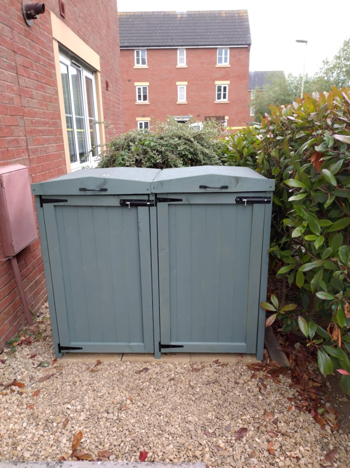Double sage wooden wheelie bin store